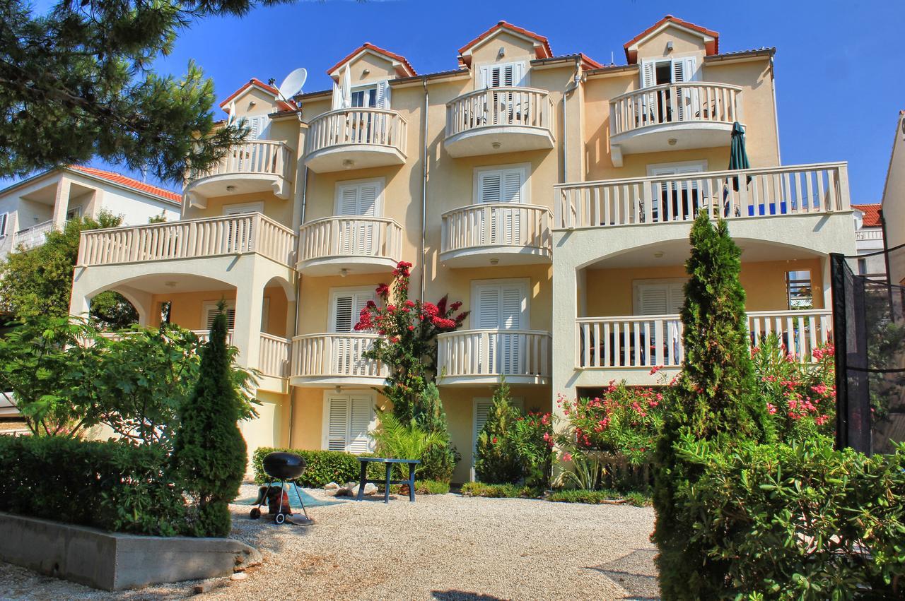 Apartments Villa Miranda Bol Exterior photo