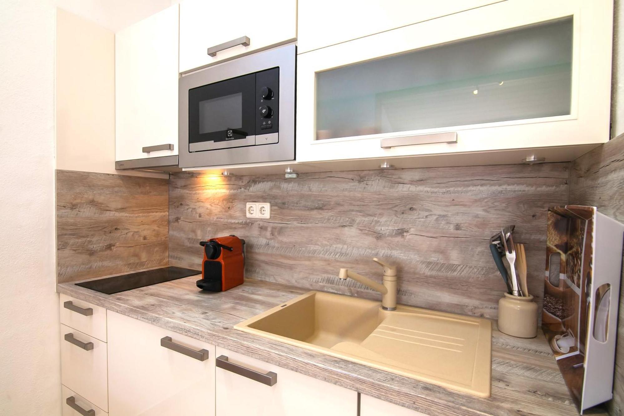 Helvetia Sunny Apartments Bol Exterior photo