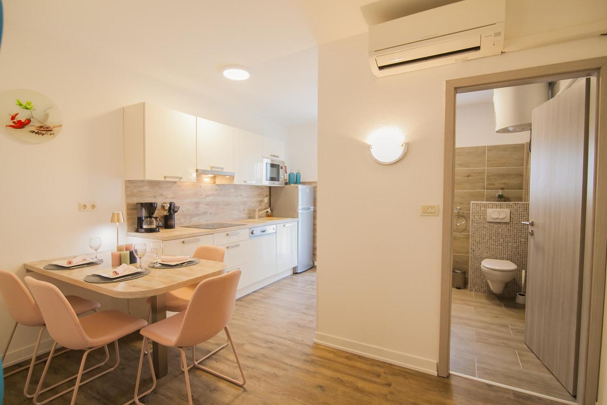 Helvetia Sunny Apartments Bol Exterior photo