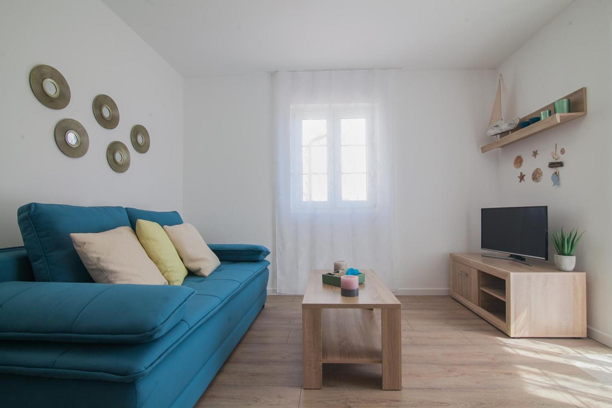 Helvetia Sunny Apartments Bol Exterior photo