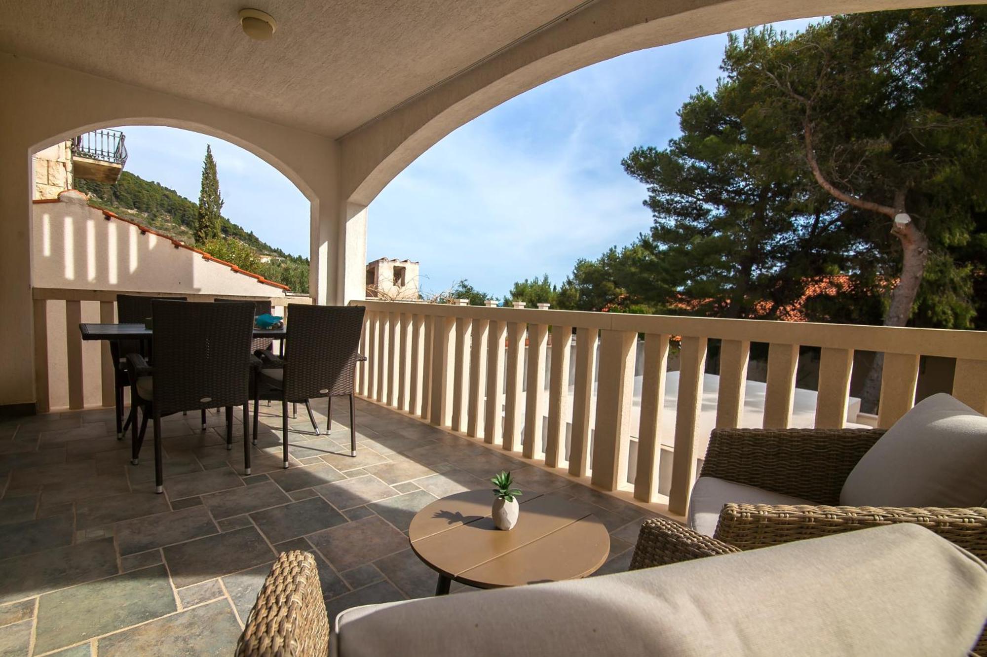 Helvetia Sunny Apartments Bol Exterior photo