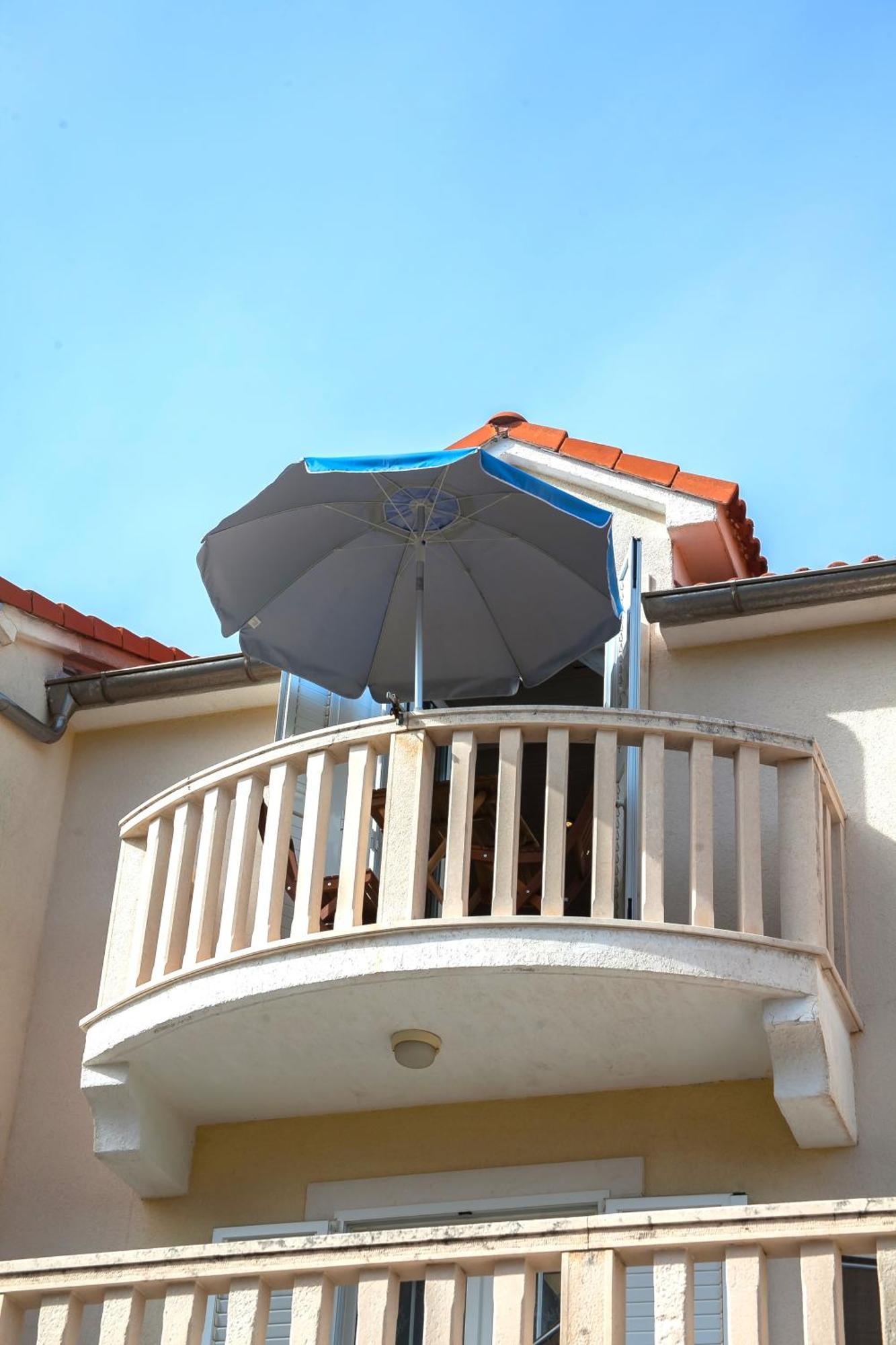 Helvetia Sunny Apartments Bol Exterior photo