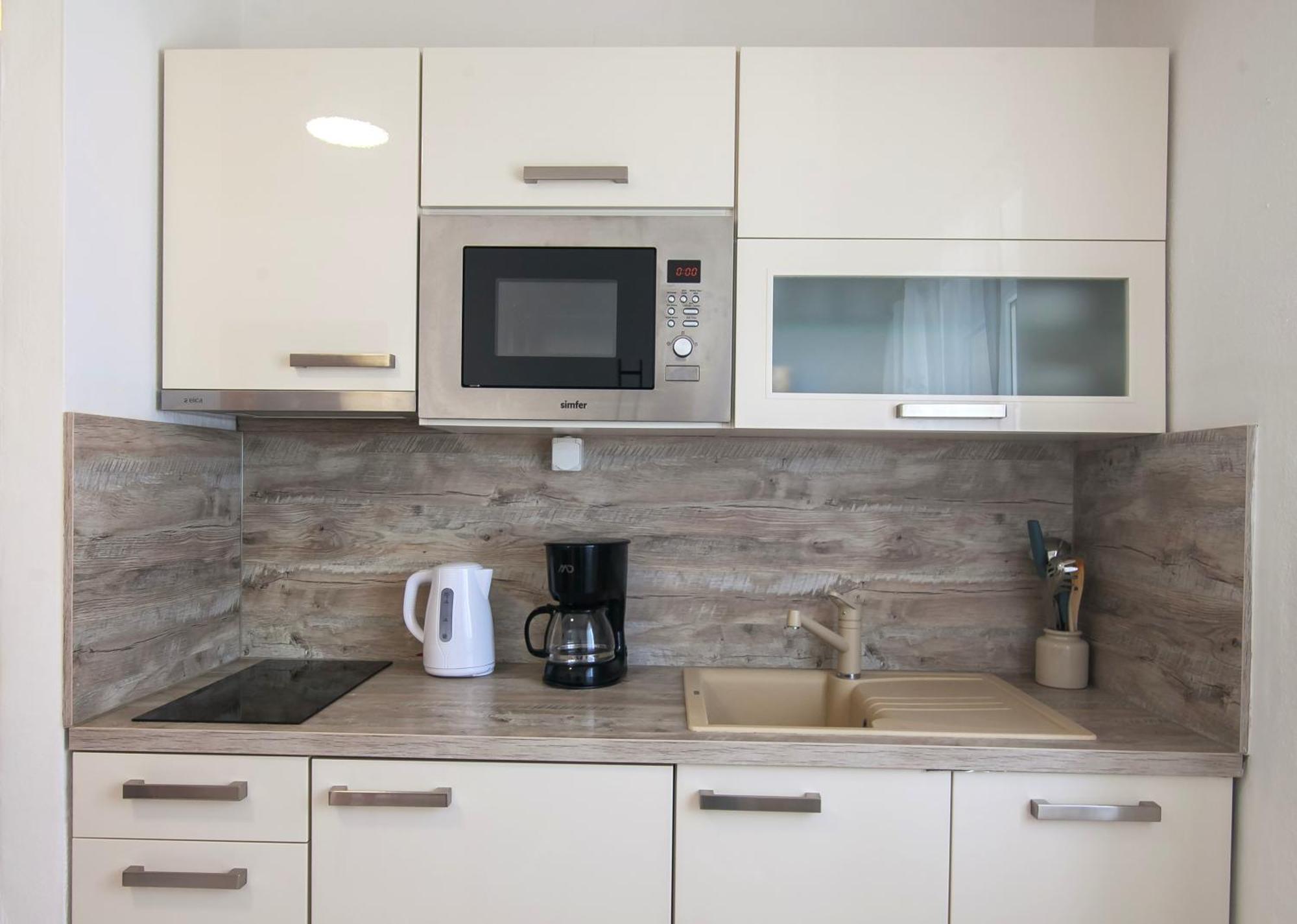 Helvetia Sunny Apartments Bol Exterior photo